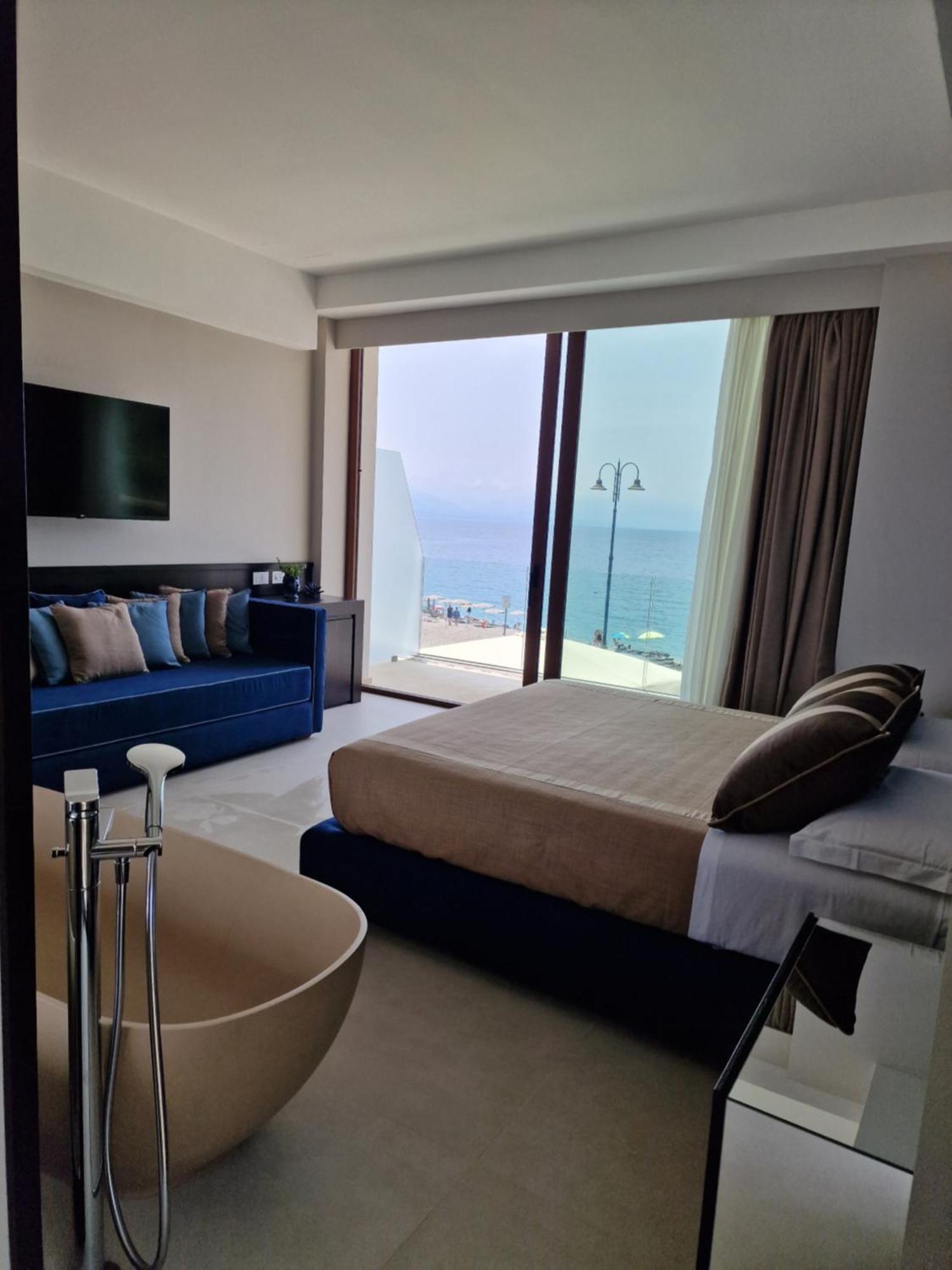 Ngonia Bay Boutique Hotel Milazzo Bagian luar foto