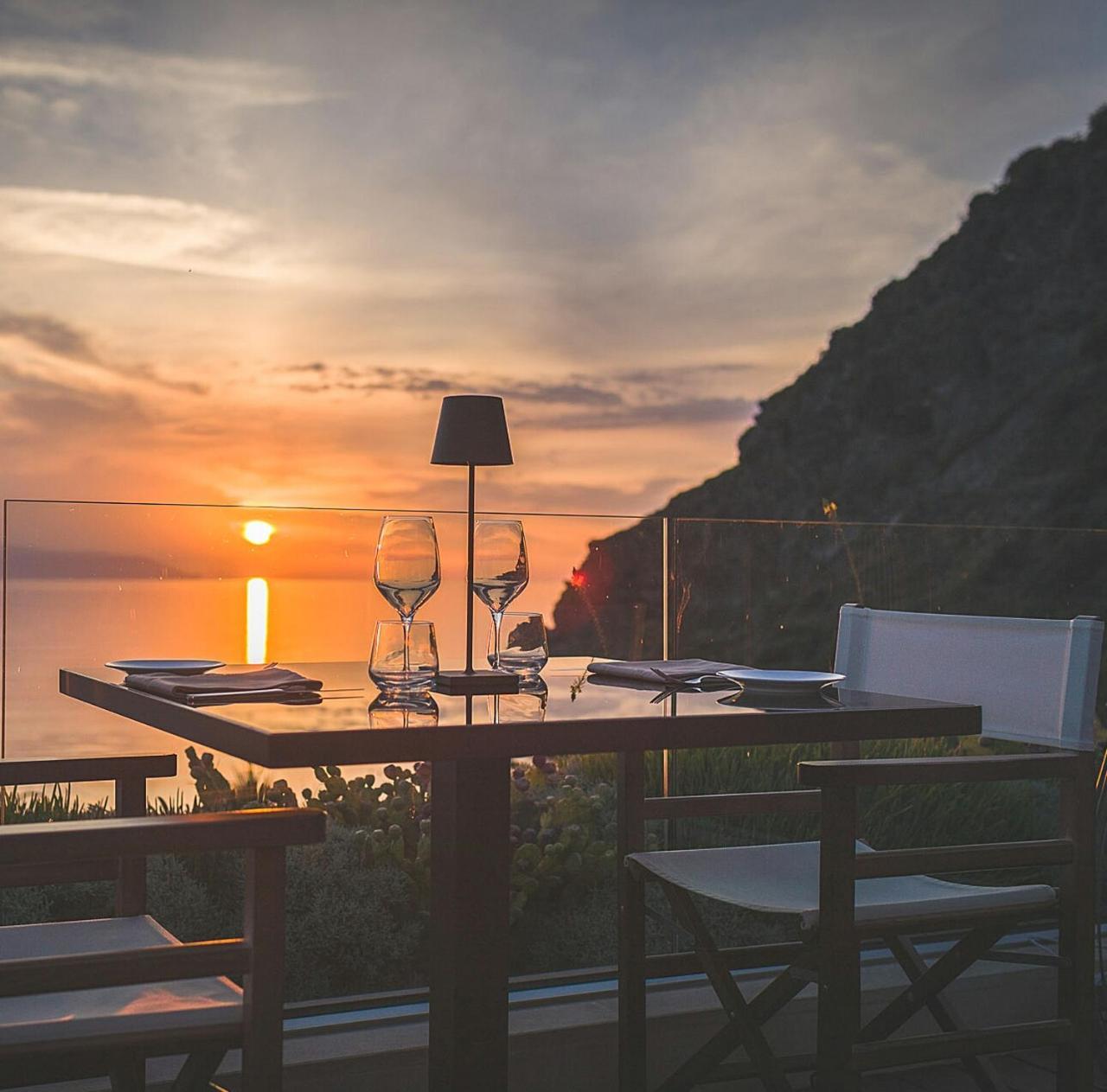 Ngonia Bay Boutique Hotel Milazzo Bagian luar foto